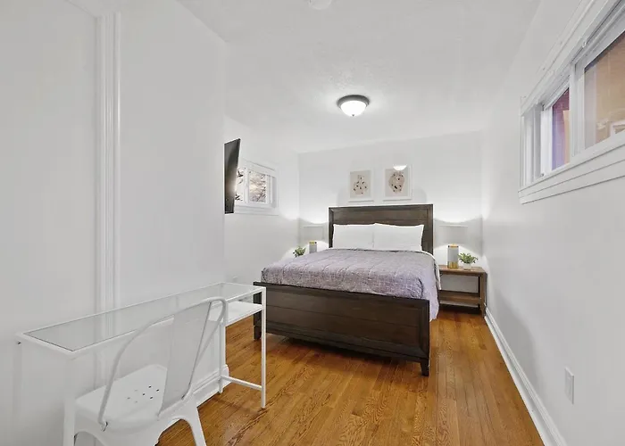 Bloomfield/shadyside @f Quiet And Stylish Private Bedroom With Shared Bathroom Homestay Pittsburgh