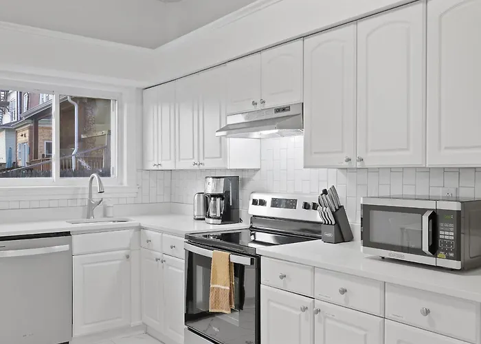 Bloomfield/shadyside @f Quiet And Stylish Private Bedroom With Shared Bathroom *